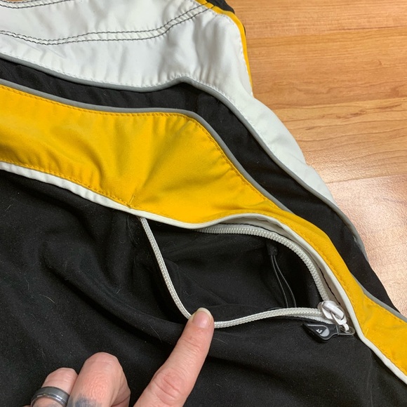 Quiksilver Men’s Board Shorts Size 31 Black Yellow White Y2K Surf Trunks - Picture 4 of 10